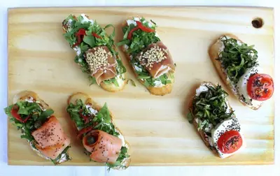 Selección de tapaditos y pinchos — Cóctel Delivery Buen Detalle