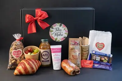 Box desayuno Día de la Madre con todos los productos — Buen Detalle Santiago