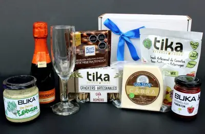 Caja temática celebración — Buen Detalle Delivery